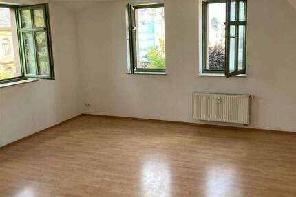 Großzügige DG 1-Zimmer mit Laminat und Wanne in sehr guter Lage 1 zimmer