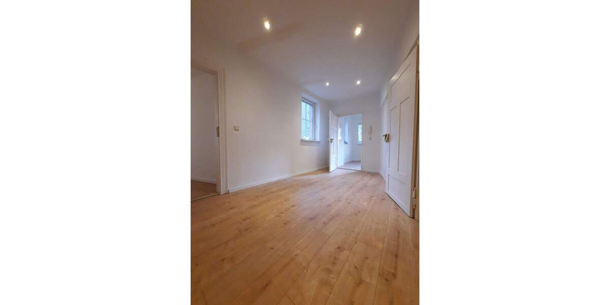 Mehrfamilienhaus, Wohnhaus Sachsen - Limbach-Oberfrohna Limbach-Oberfrohna - 3 Zimmer, 77 m&sup2;, 480&euro; | Angebot:25319589