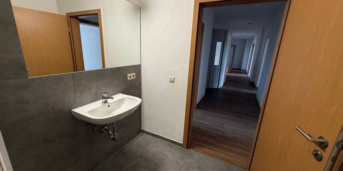 Etagenwohnung Chemnitz Lutherviertel - 5 Zimmer, 141 m&sup2;, 990&euro; | Angebot:26672704