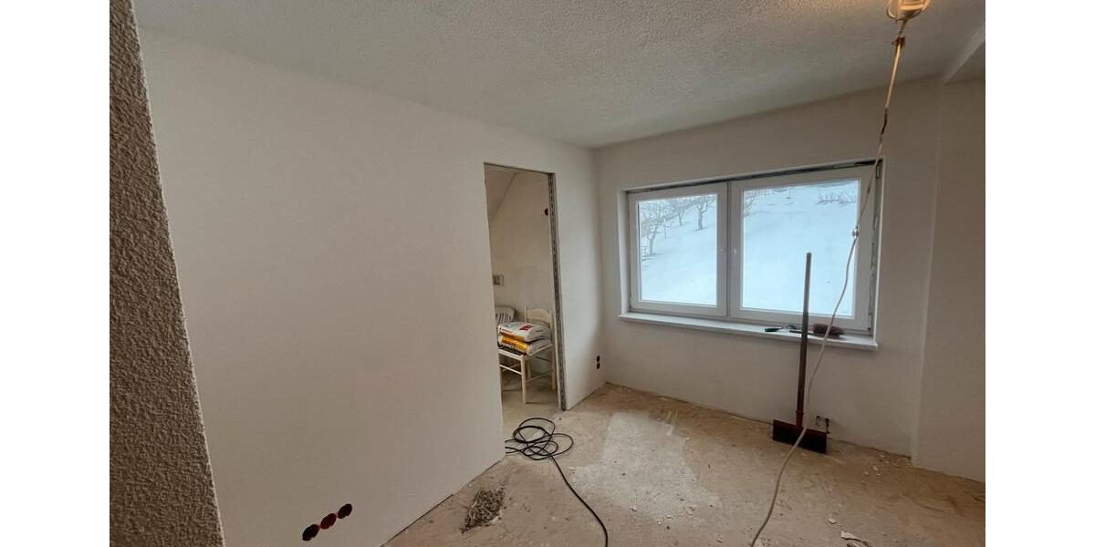 Vermiete Dachgeschosswohnung, 3 Raum Wohnung + Garage 3 zimmer