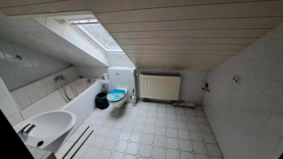 Dachgeschoßwohnung Oelsnitz (Erzgebirge) - 3 Zimmer, 86 m&sup2;, 79.000&euro; | Angebot:24788142