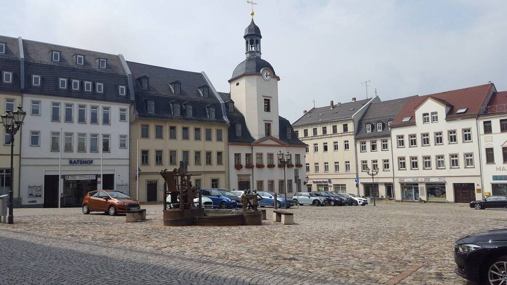 Etagenwohnung Glauchau - 1 Zimmer, 36 m&sup2;, 250&euro; | Angebot:26207412
