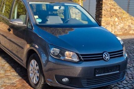 VW Touran 147.641 km 8.900 &euro; Siebenlehn Großschirma 09603