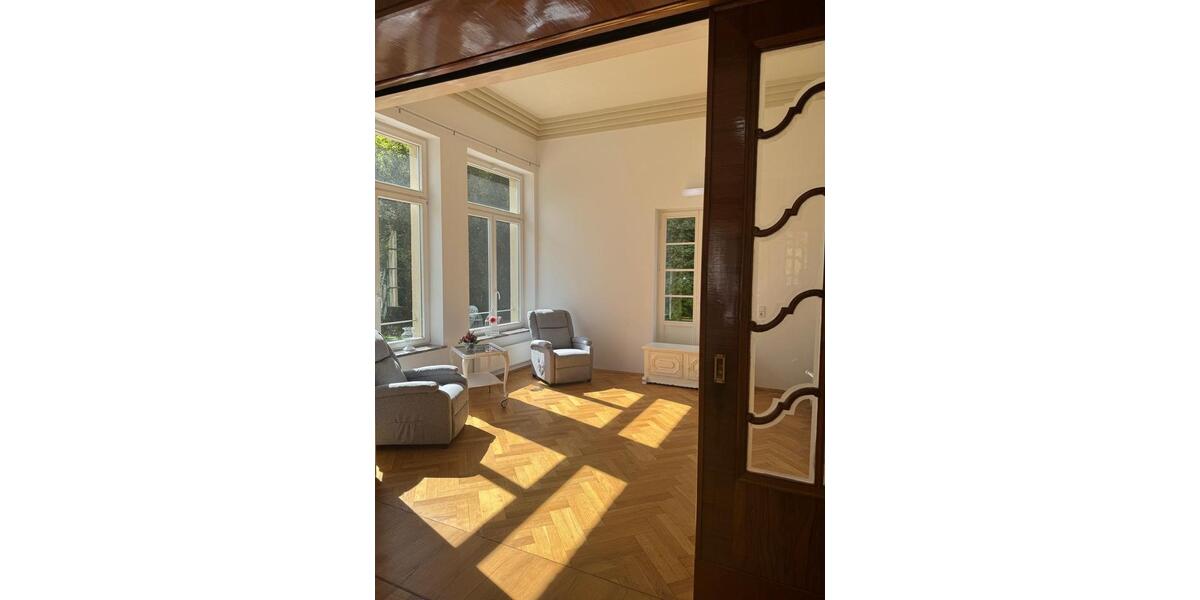 Villa Glauchau - 20 Zimmer, 650 m&sup2;, 3.200&euro; | Angebot:24715880