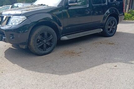 Nissan Pathfinder 201.000 km 10.900 &euro; Chemnitz 09122