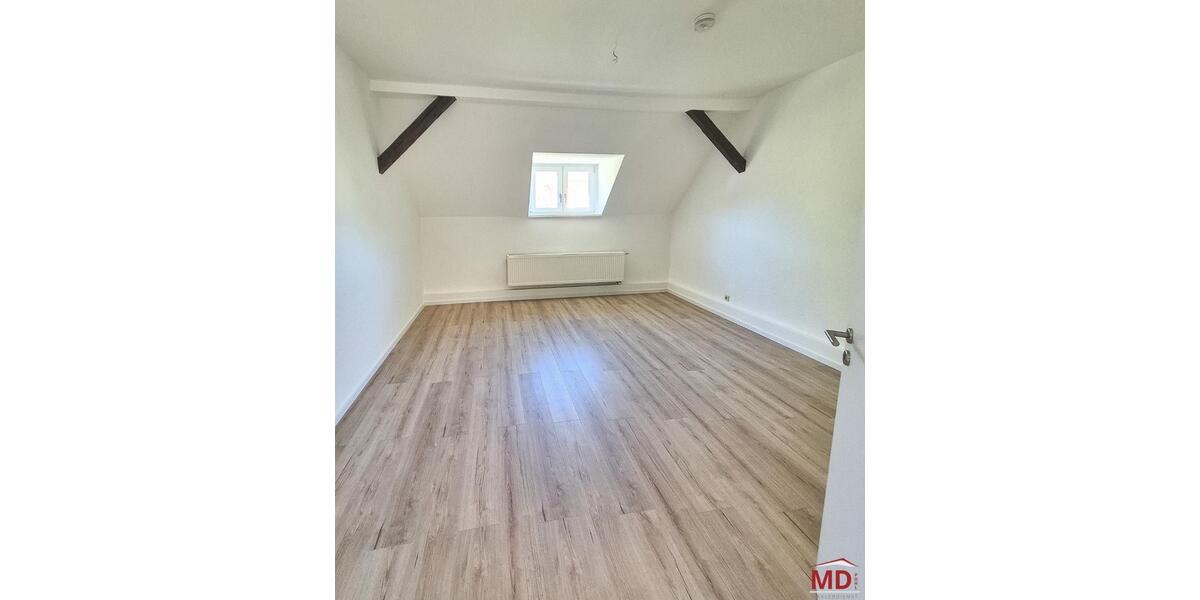 Dachgeschoßwohnung Stollberg (Erzgebirge) - 3 Zimmer, 83 m&sup2;, 500&euro; | Angebot:26635766