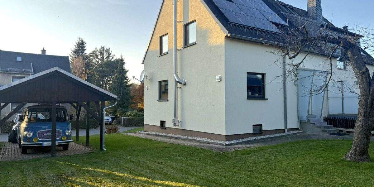 Erstbezug nach Ausbau: Stilvolle, möblierte Doppelhaushälfte mit Kamin, Garten & Carport in Chemnitz 4 zimmer