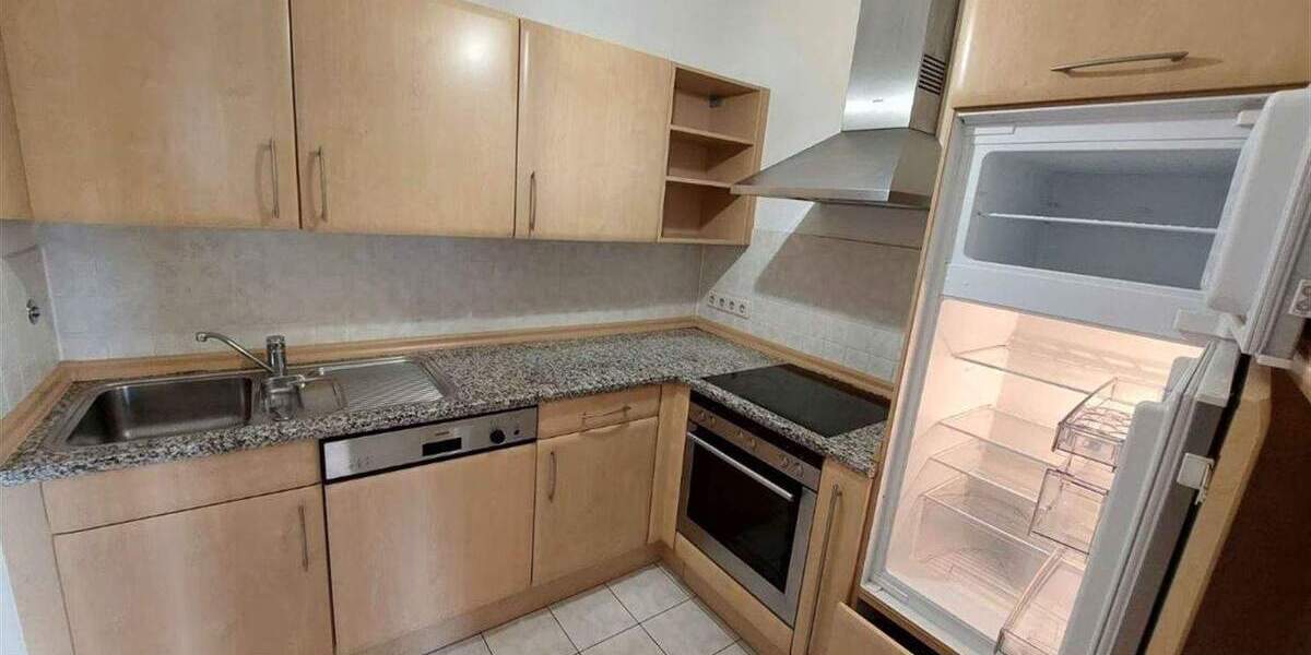 Großzügige 2-Zimmer mit Wannenbad, Balkon, Aufzug, Tiefgarage und EBK 2 zimmer