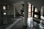 freistehendes, zweigeschossiges Wohn- und Geschäftshaus