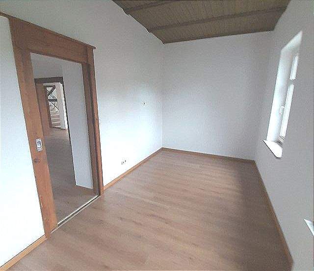 Große modernisierte 4 - Zimmer Wohnung mit Balkon im Grünen und stadtnah 4 zimmer