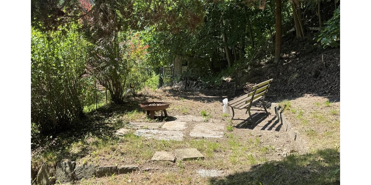 Teilsaniertes 2- Familienhaus mit Ausbaureserve und großem Grundstück in ruhiger Lage! - Zweifamilienhaus Waldheim | Angebot:26905386