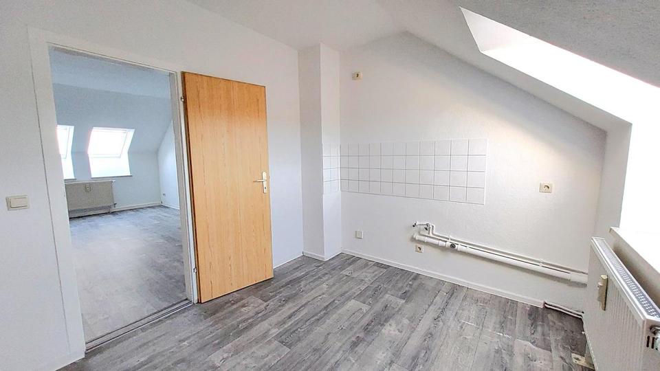 Dachgeschoßwohnung Hohenstein-Ernstthal Ernstthal - 2 Zimmer, 59 m&sup2;, 295&euro; | Angebot:26477145