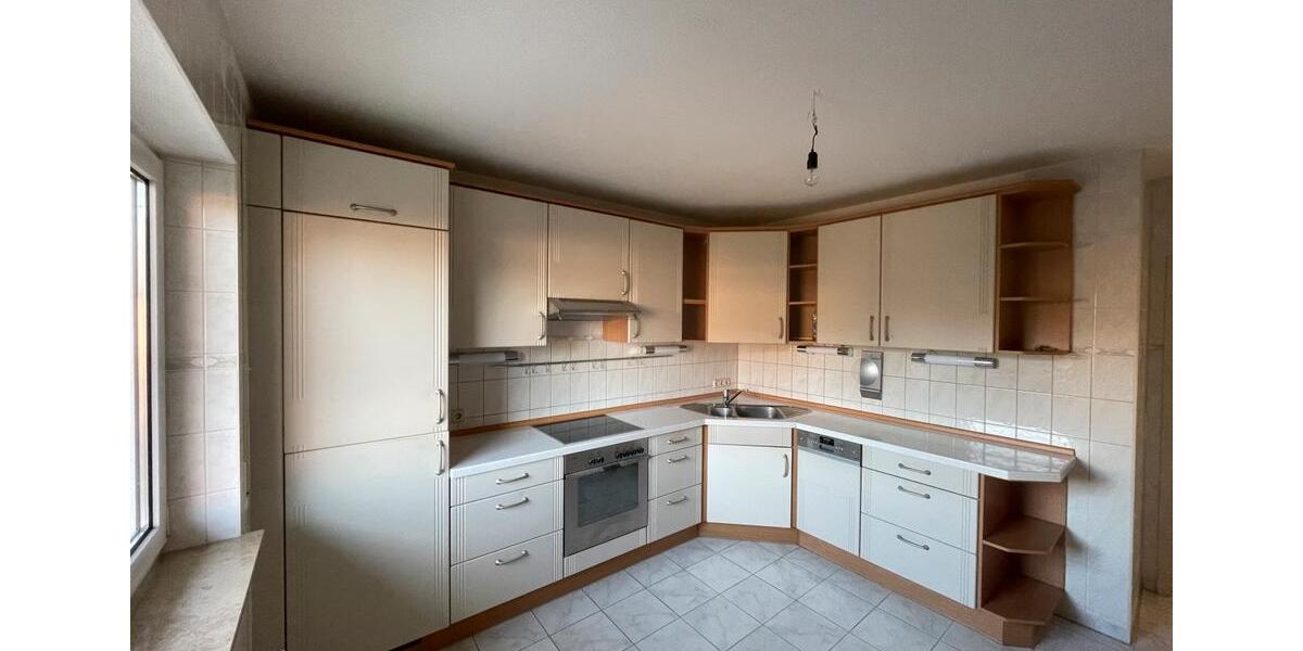 Helle 3-Raum-Wohnung mit Einbauküche und Stellplatz 3 zimmer