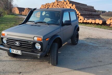 Lada Niva 21.900 km 15.500 &euro; Gelenau 09423