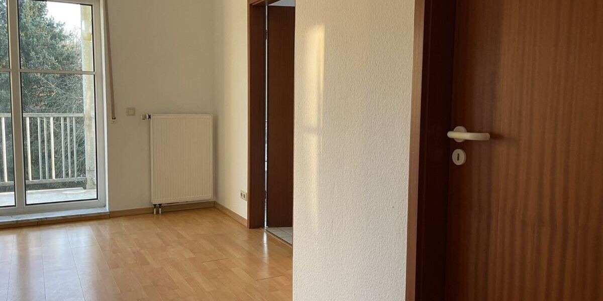 Kleines Immobilien-Paket mit Potential - Küche und Bad mit Fenster, Balkon sowie Stellplatz inkl. ! - 2- Chemnitz Hilbersdorf | Angebot:26781612