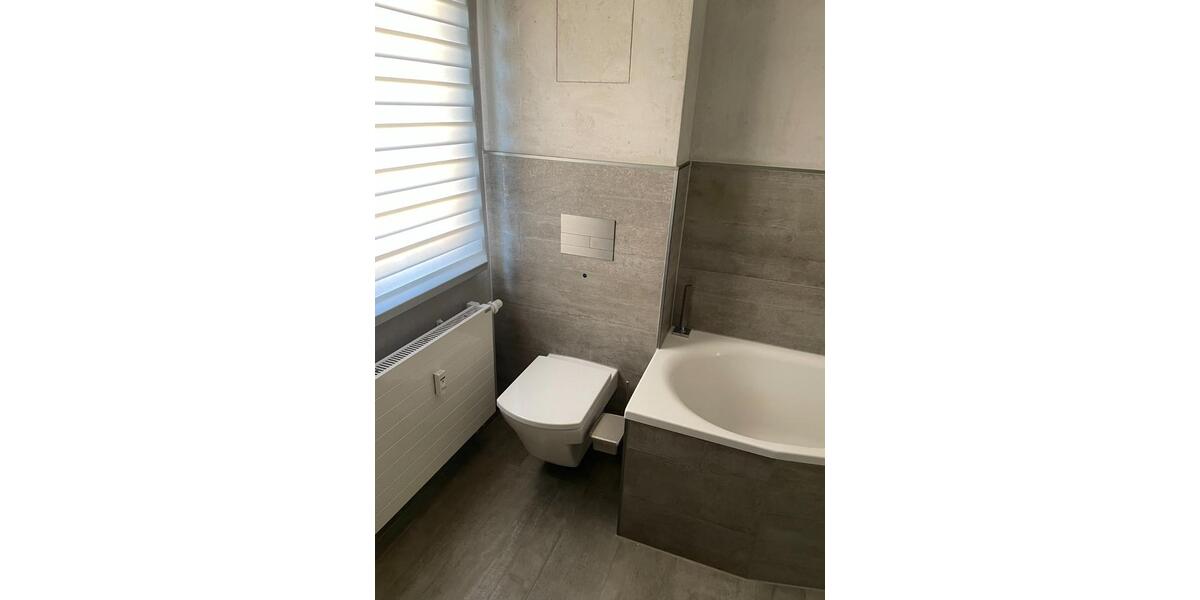 Schöne 3-Raum-Dachgeschosswohnung mit Einbauküche und Stellplatz 3 zimmer