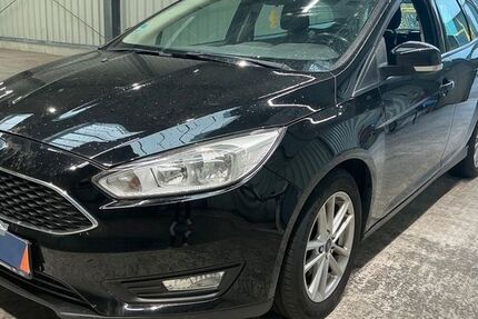 Ford Focus 126.332 km 7.490 &euro; Limbach-Oberfrohna 09212