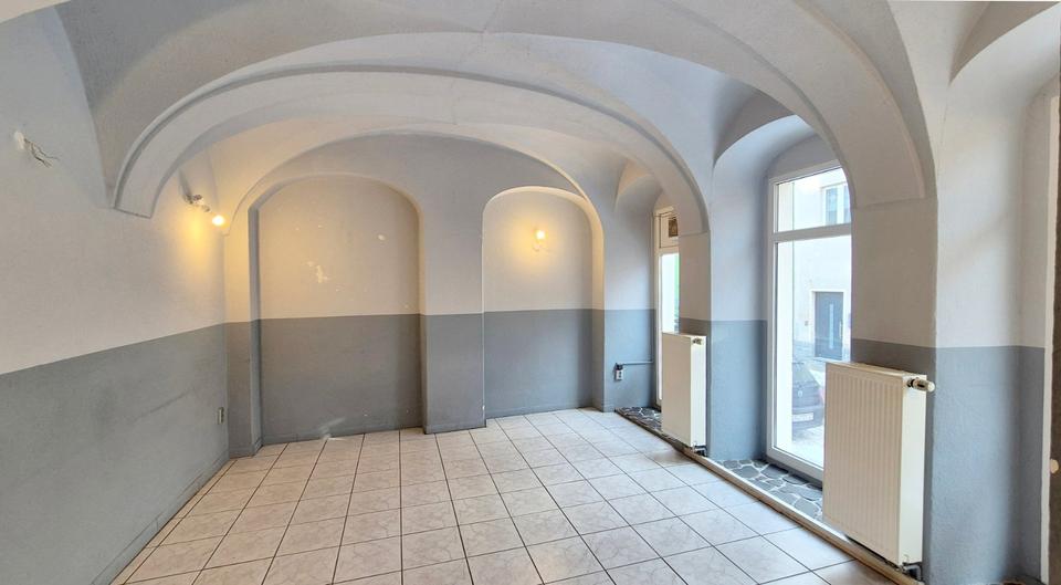 Kosmetikstudio? Tattoostudio? Maklerbüro? (Eis-) Café? Bistro? Tolle Gewerbefläche (100 m²) im Zentrum von Lößnitz! zimmer