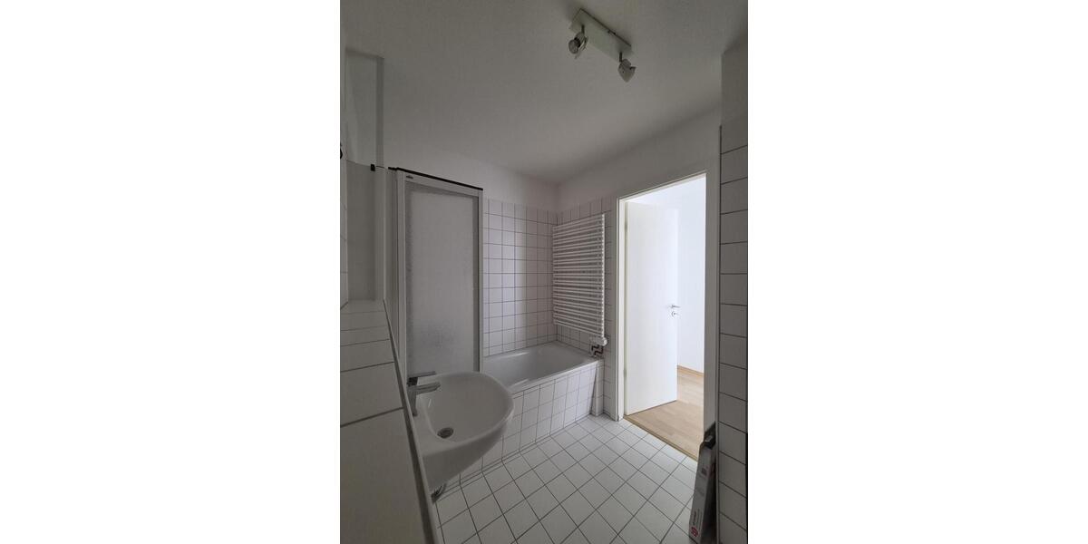 Grüne Aussichten inklusive! Helle 2-Zimmer-Wohnung mit Balkon - Etagenwohnung Chemnitz Ebersdorf | Angebot:27023731