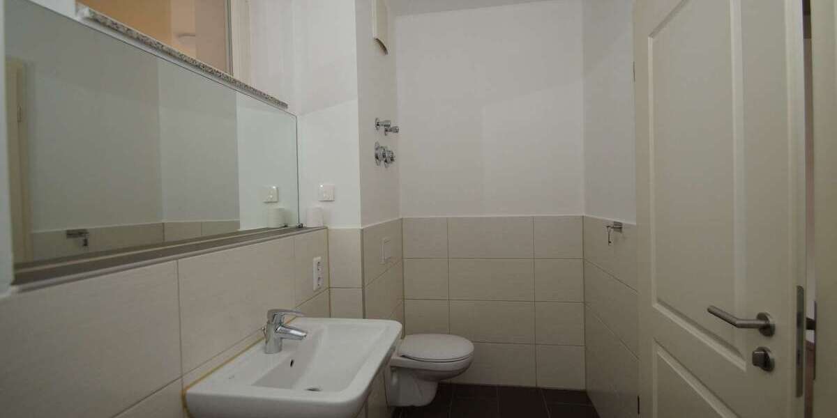 mit 360° Rundgang! Sanierte 2 Zimmer mit Balkon + großer Küche am Brühl! 2 zimmer