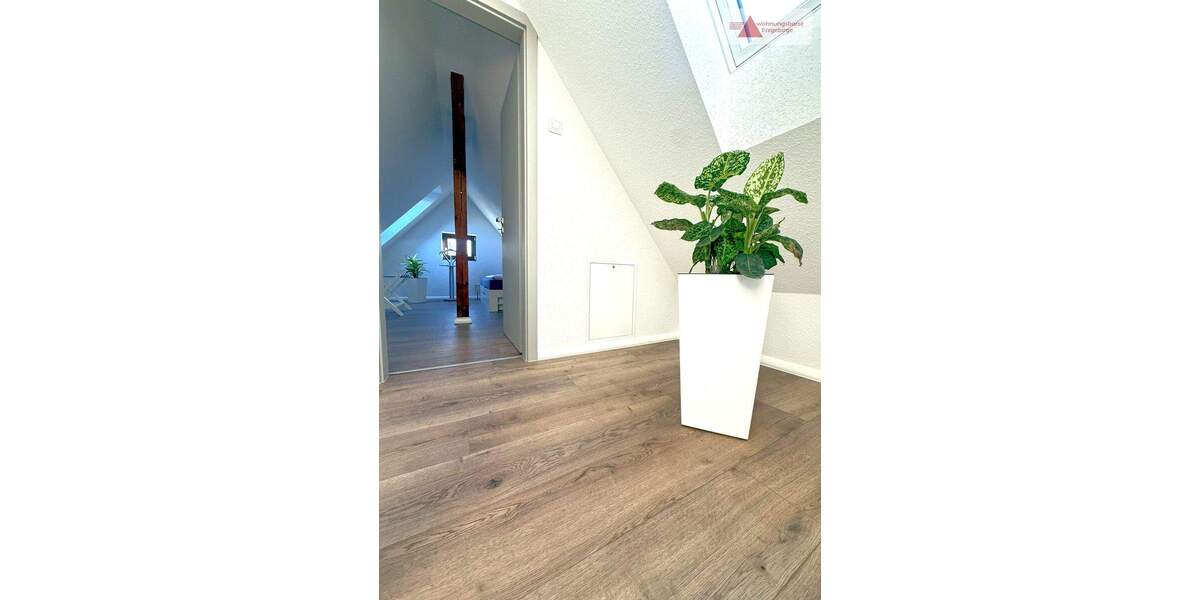 Erstbezug nach Ausbau: Stilvolle, möblierte Doppelhaushälfte mit Kamin, Garten & Carport in Chemnitz 4 zimmer