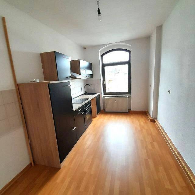 2-Zi Wohnung mit EBK-Zeile fast im Zentrum