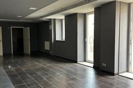 Multifunktionale Gewerbefläche für Bistro, Eiscafe' oder Treffpunkt für Vereine zu vermieten! BARRIEREFREI erreichbar! zimmer