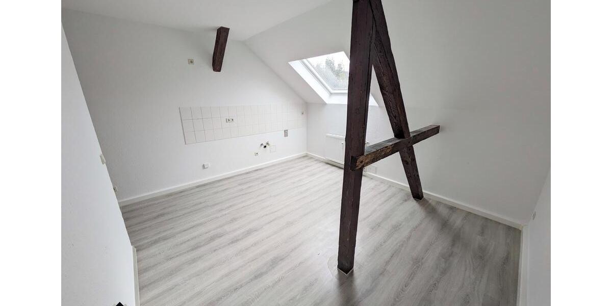 Dachgeschoßwohnung Chemnitz Kapellenberg - 2 Zimmer, 60 m&sup2;, 300&euro; | Angebot:26681017