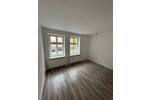 Kompakte 2-Zimmer mit Einbauküche, Laminat und Wannenbad in guter Lage