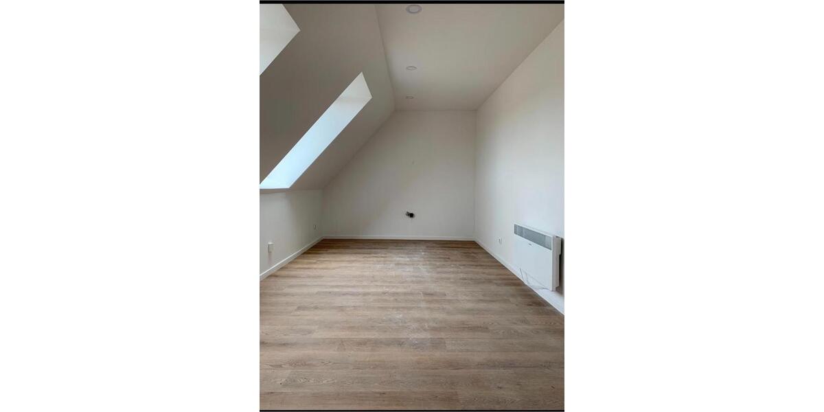 Dachgeschoßwohnung Hohenstein-Ernstthal Ernstthal - 4 Zimmer, 83 m&sup2;, 39.000&euro; | Angebot:26286121