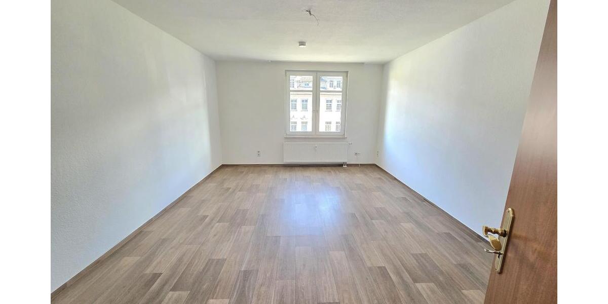 Großzügige 4-Zimmer-Wohnung mit Balkon Loggia! 4 zimmer