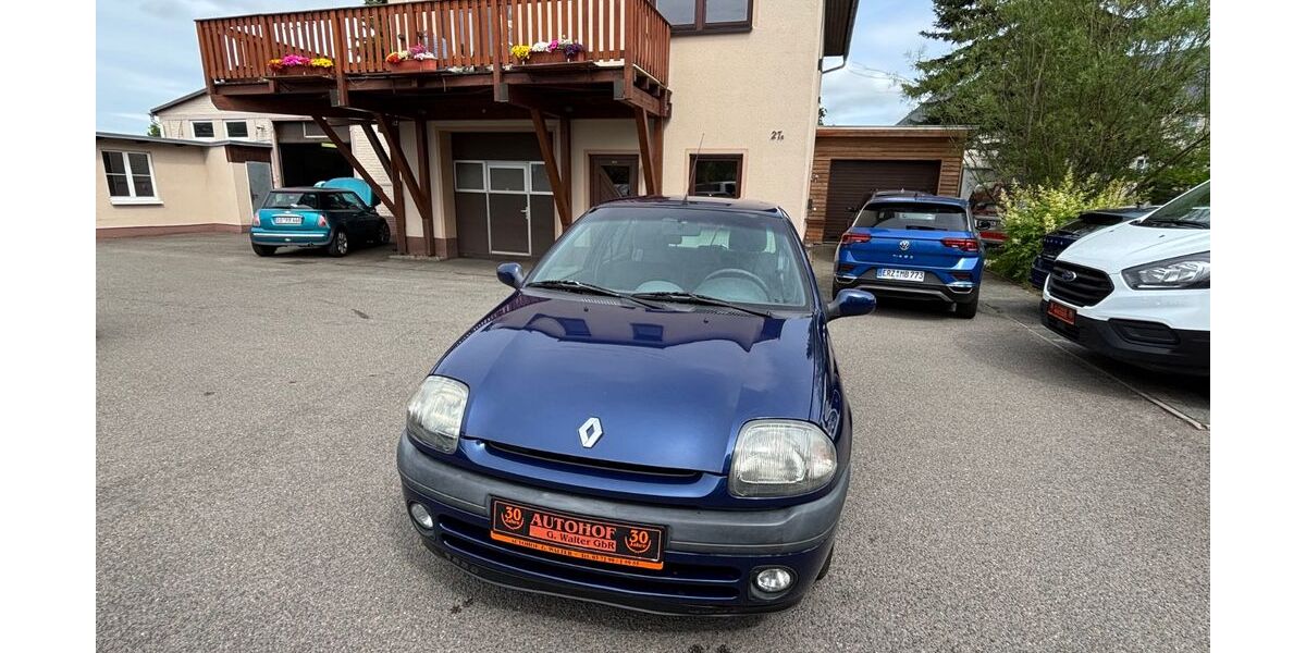 Renault Clio 105.300 km 3.300 &euro; Oelsnitz i.E. 09376