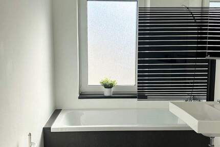 Hell & modern: Eigentumswohnung mit EBK, Stellplatz & Tageslichtbad in Reichenbrand 2 zimmer