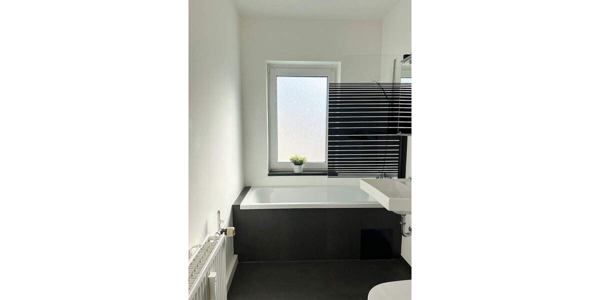 Hell & modern: Eigentumswohnung mit EBK, Stellplatz & Tageslichtbad in Reichenbrand 2 zimmer