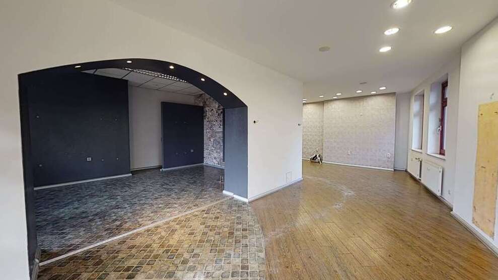 Einzelhandel in StollbergErzgeb. 736 € 92 m²