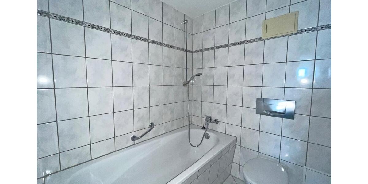 Dachgeschoßwohnung Chemnitz Kapellenberg - 2 Zimmer, 57 m&sup2;, 300&euro; | Angebot:25648405