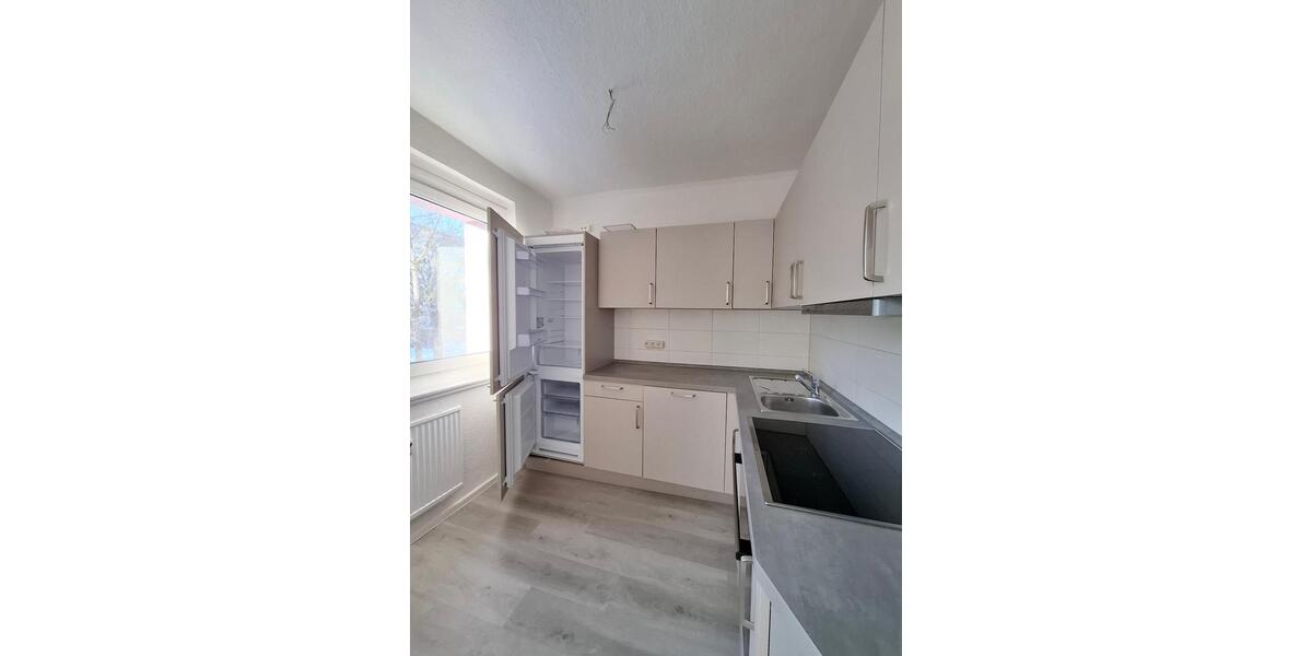 Einzugsbereit: Frisch sanierte 4-RWE mit neuer EBK 4 zimmer