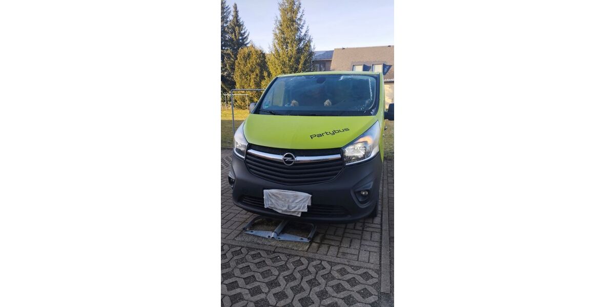 Opel Vivaro 106.000 km 12.500 € Limbach-Oberfrohna 09212