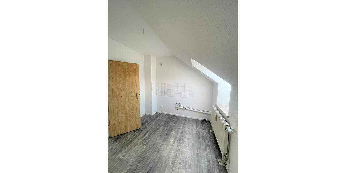 Dachgeschoßwohnung Hohenstein-Ernstthal Ernstthal - 2 Zimmer, 59 m&sup2;, 295&euro; | Angebot:26477145