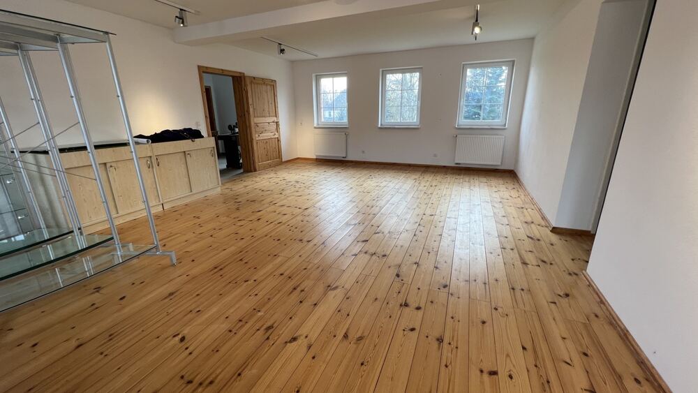 Willkommen in unseren liebevoll sanierten Büroräumen im Herzen von Altmittweida! 5 zimmer