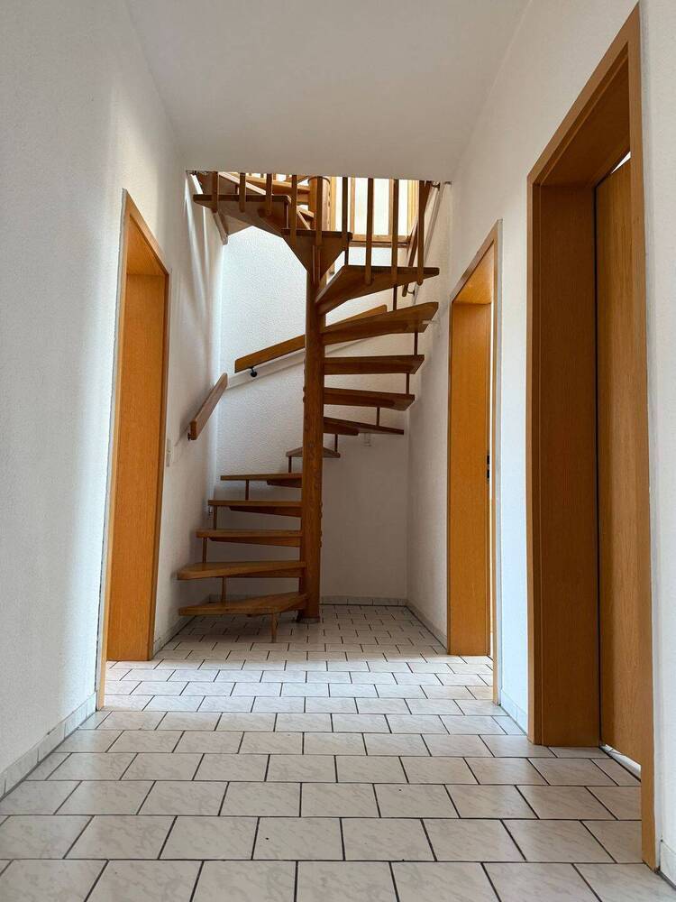 3-Raum-Maisonette-Wohnung im Dachgeschoss mit Balkon und EBK