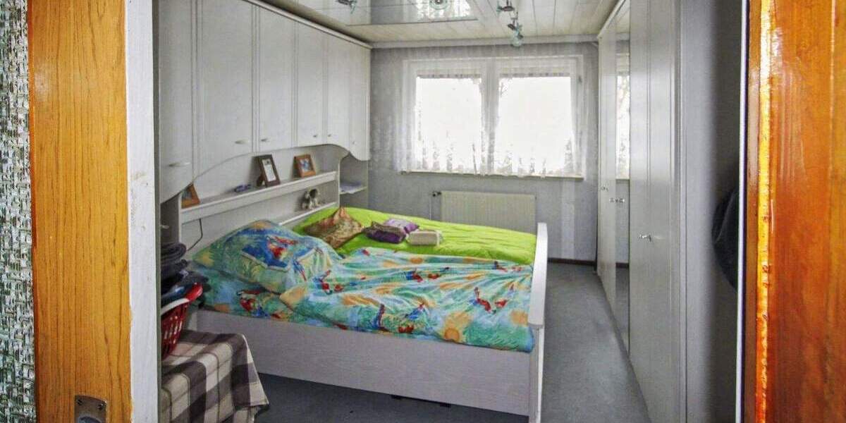 Bezugsfreie Doppelhaushälfte mit Einliegerwohnung in ruhiger Feldrandlage 4 zimmer