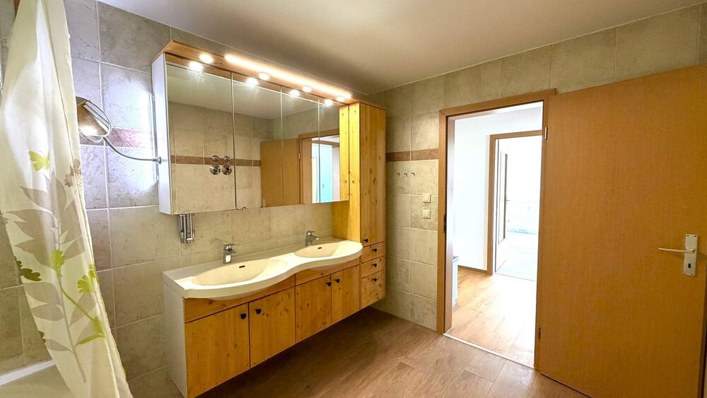 Zentral gelegene 3-Zimmer Wohnung im Dachgeschoss mit Einbauküche - Dachgeschoßwohnung Mittweida Rößgen | Angebot:27207669