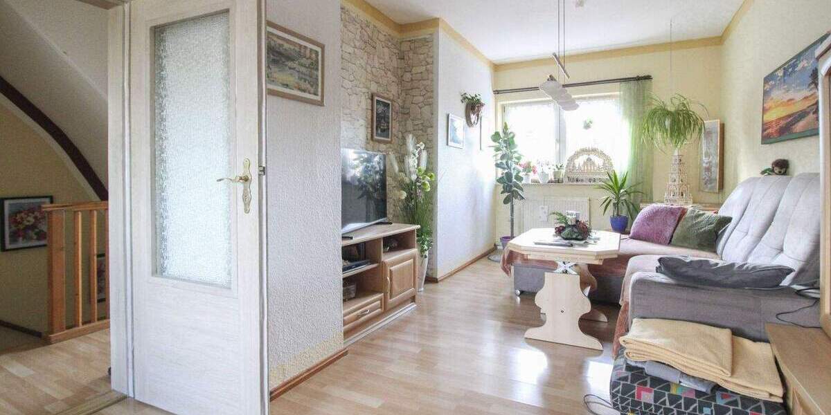 Ab Frühsommer bezugsfreies Reihenmittelhaus mit Garten und 2 Stellplätzen in Borna Heinersdorf 5 zimmer