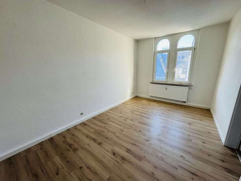 Wohnung zum Mieten in Limbach-Oberfrohna 355 € 59.24 m²