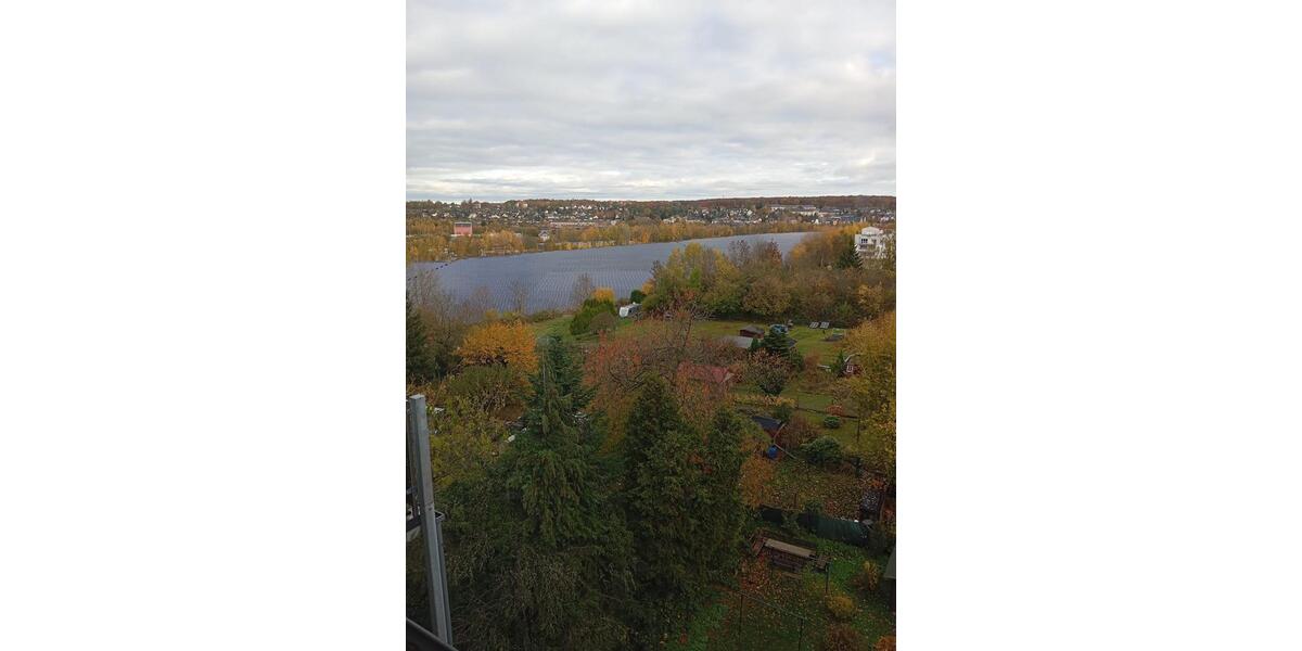 Schöne 2 Raum Dachgeschosswohnung mit Balkon , Einbauküche und 2 zimmer