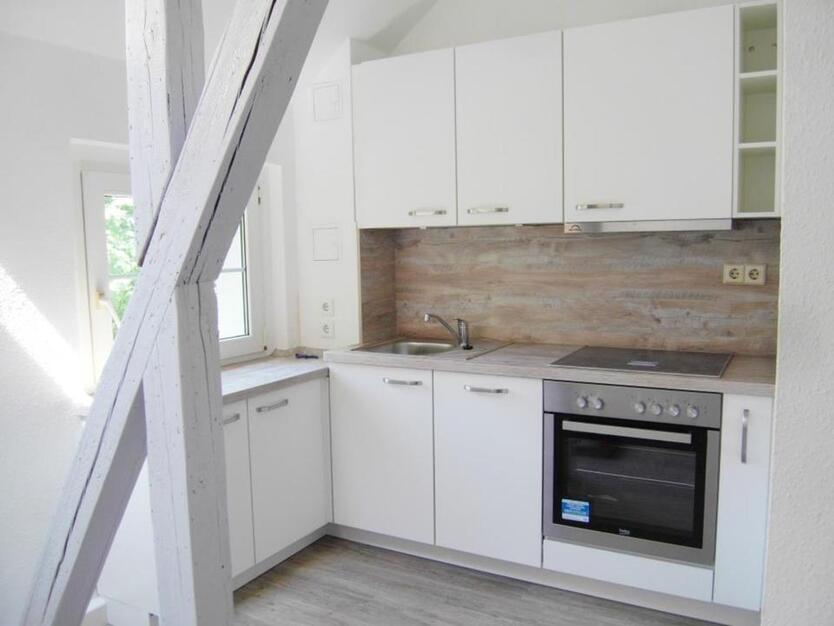 Besondere Dachgeschoßwohnung mit Einbauküche, prima für Single!