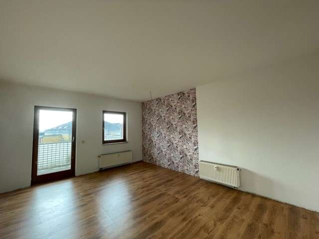 Wohnung zum Kaufen in Hohenstein-Ernstthal 58.000 € 74 m²