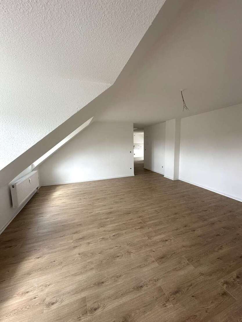 ++Erstbezug nach Sanierung - Ihre neue Dachgeschosswohnung++ 3 zimmer