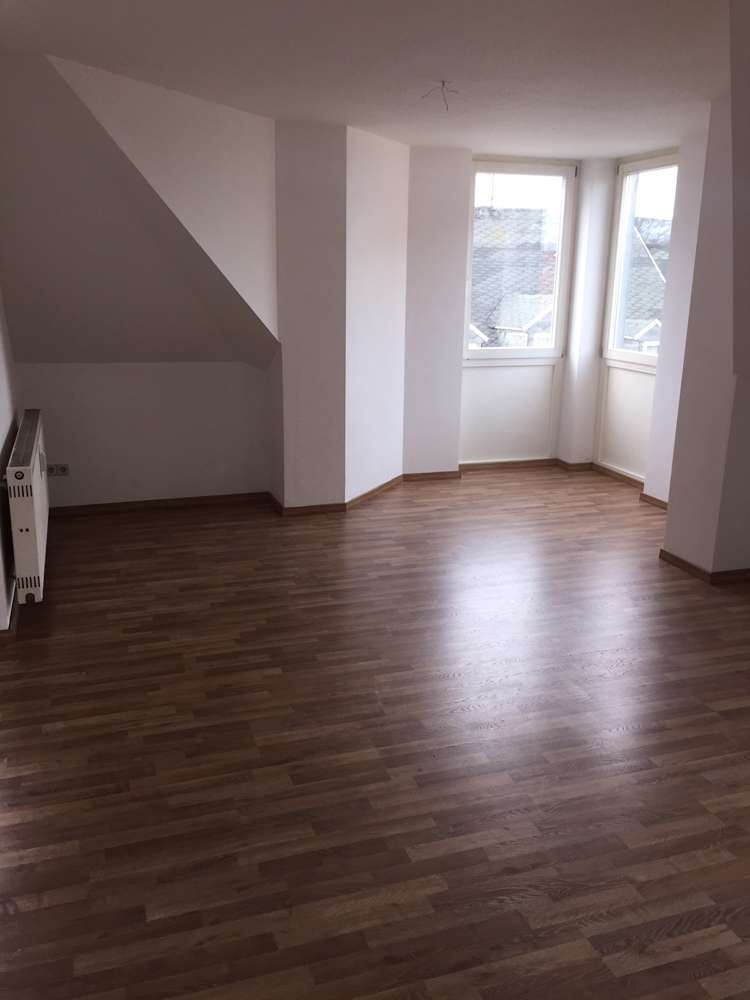 Wohnung zum Kaufen in Glauchau 50.000 € 75.87 m²